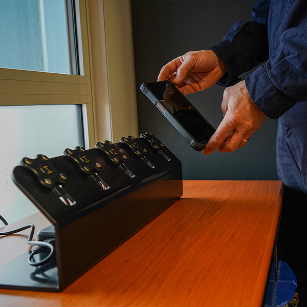 FoneDrop charging station