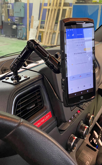 Device adapted to business constraints