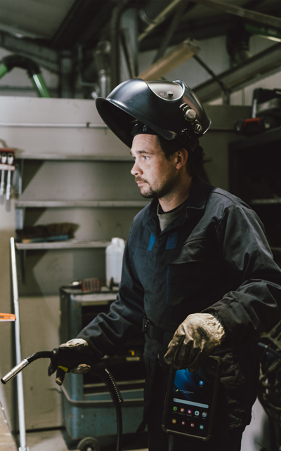 Device adapted to business constraints